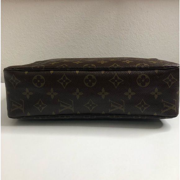 Louis Vuitton Paris Toilette 28 Bag, Monogram Canvas, Date: 822, February 1982. - Picture 3 of 15